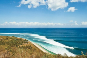 Wisata Selancar di Desert Point Bangko Bangko Sekotong