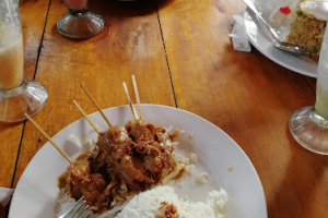 Liburan Sambil Kuliner di Firda Warung Kabupaten Lombok Utara