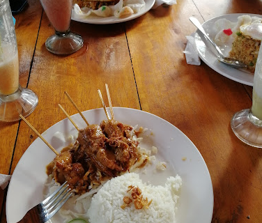 Liburan Sambil Kuliner di Firda Warung Kabupaten Lombok Utara