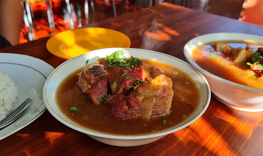 Liburan Sambil Makan Sop Buntut Istana Rasa Cakranegara, Kota Mataram